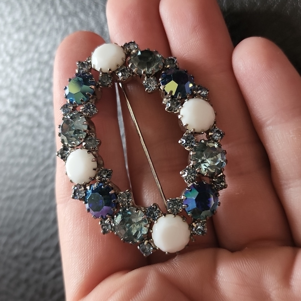 VTG Karu Arke Inc brooch